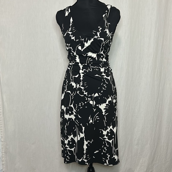 Express Dresses & Skirts - Express Floral Dress - Scoop Neck | Size 2
| Black & White